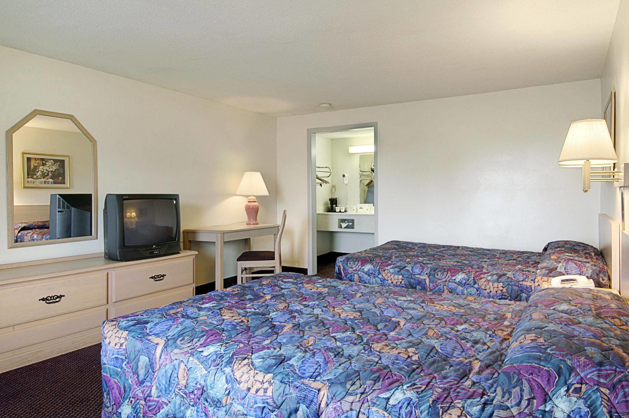 Howard Johnson By Wyndham Valdosta Room photo
