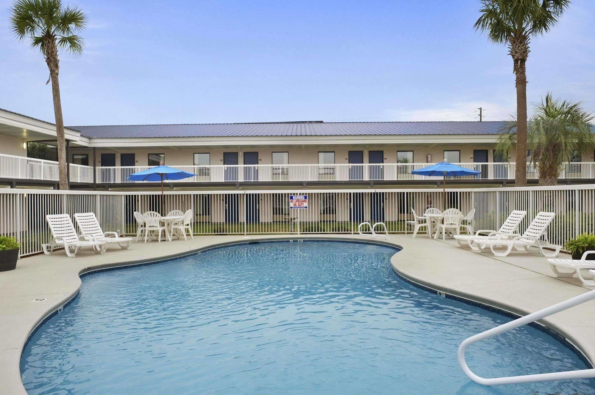 Howard Johnson By Wyndham Valdosta Exterior photo